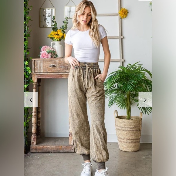 Oli & Hali boutique quilted joggers - Picture 2 of 7